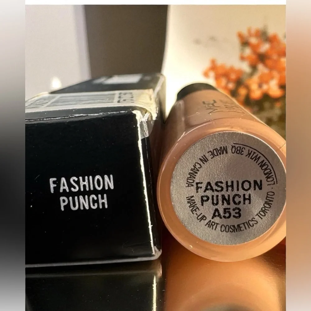 MAC FASHION PUNCH. NEW IN BOX.